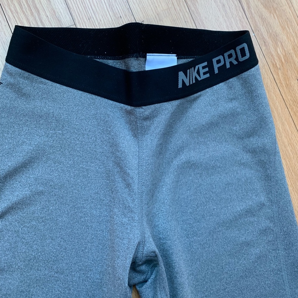 NIKE GRAY CROP LEGGINGS - Picture 1 of 7